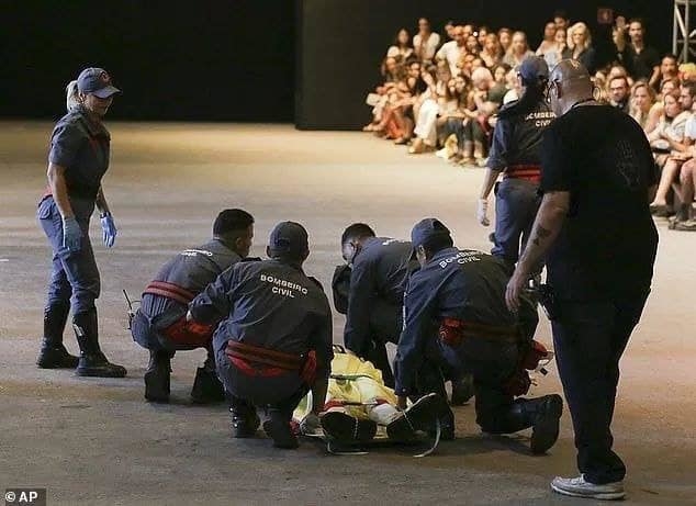 Người mẫu Brazil 26 tuổi qua đời sau khi ngã gục trên sàn diễn