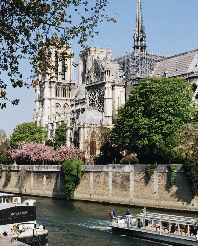 Nhà thờ Đức Bà Paris - biểu tượng văn hóa của nước Pháp