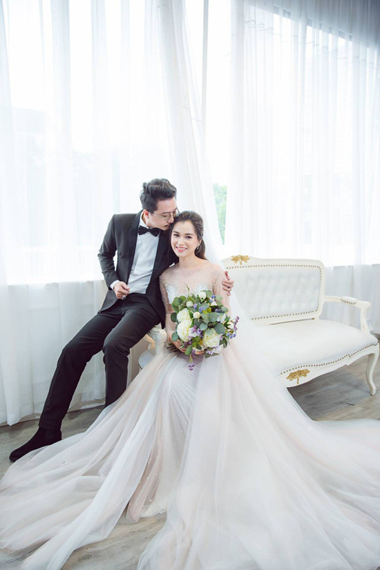 Những cặp sao Việt gây ấn tượng với bộ ảnh kỷ niệm cưới sau 1 thập kỷ