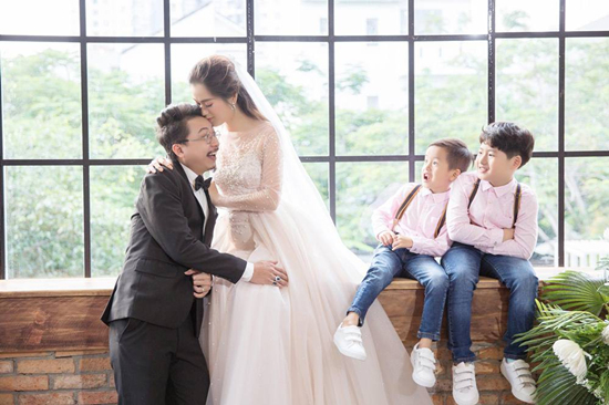 Những cặp sao Việt gây ấn tượng với bộ ảnh kỷ niệm cưới sau 1 thập kỷ