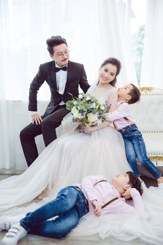 Những cặp sao Việt gây ấn tượng với bộ ảnh kỷ niệm cưới sau 1 thập kỷ