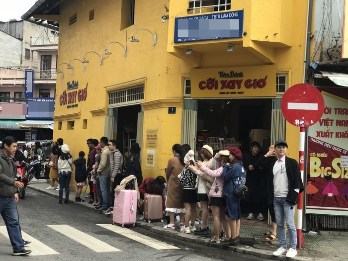 Những điểm đến quốc dân đông nghẹt dịp nghỉ lễ