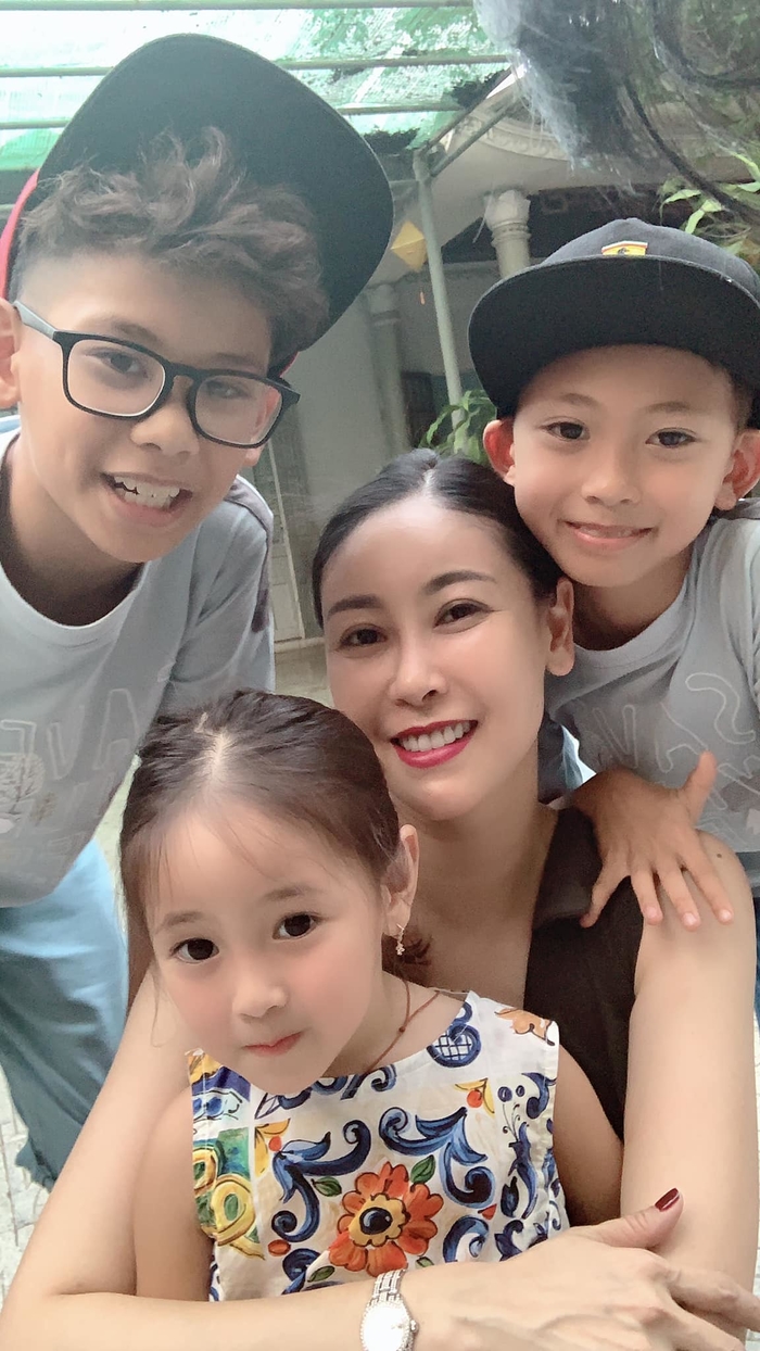 Những gia đình càng đông con càng vui của showbiz Việt