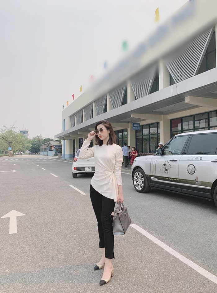 Phong cách sao Việt: Nhã Phương khoe vai trần gợi cảm