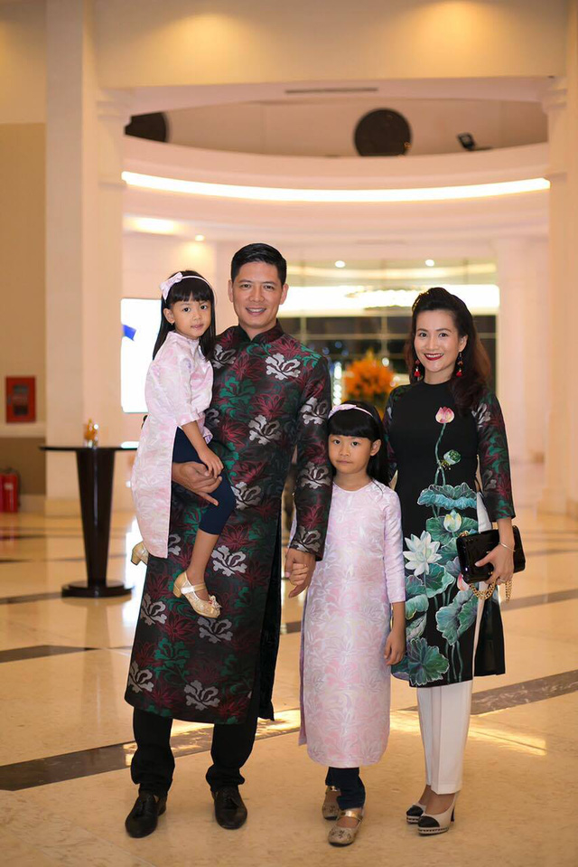 Quá khứ chật vật làm lơ xe, bốc vác, bán nước mía của sao Việt