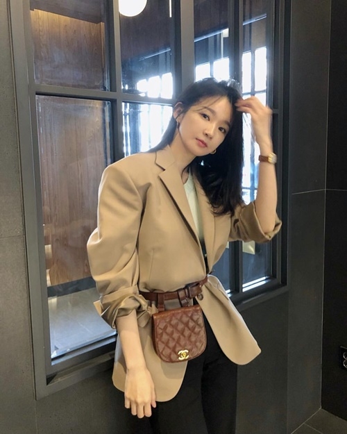 Ảnh hot sao Hàn: Lisa vô tình lộ vòng 3 phẳng lì
