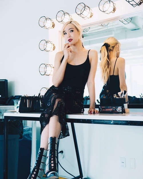 Ảnh hot sao Hàn: Lisa vô tình lộ vòng 3 phẳng lì