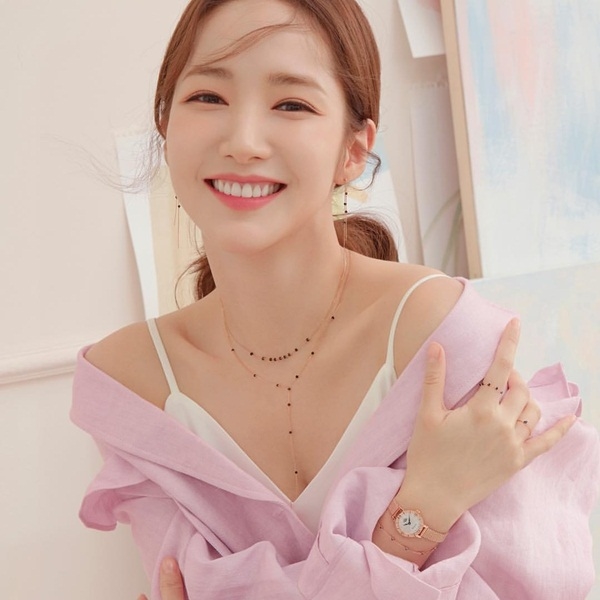 Ảnh hot sao Hàn: Lisa vô tình lộ vòng 3 phẳng lì
