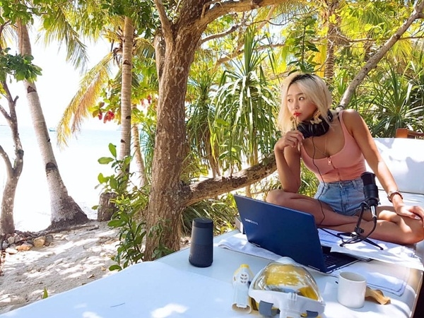 Ảnh hot sao Hàn: Lisa vô tình lộ vòng 3 phẳng lì