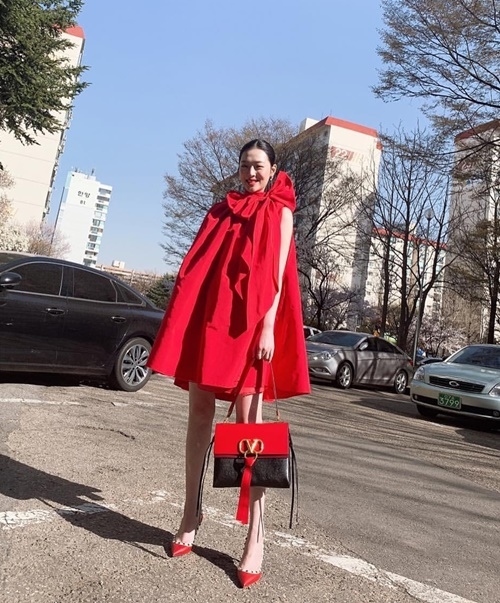 Ảnh hot sao Hàn: Lisa vô tình lộ vòng 3 phẳng lì