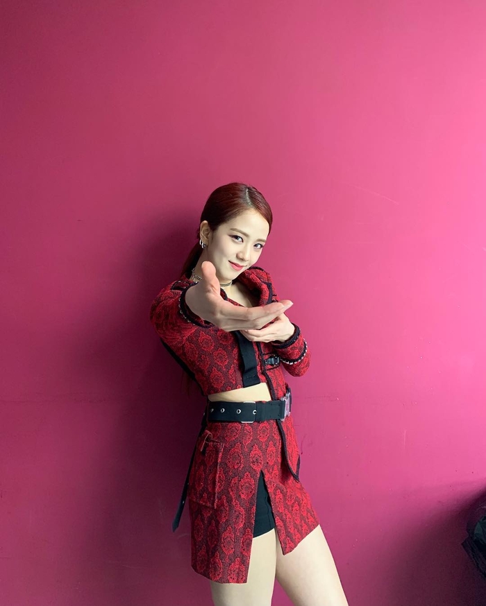 Ảnh hot sao Hàn: Lisa vô tình lộ vòng 3 phẳng lì