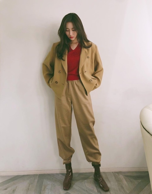 Ảnh hot sao Hàn: Lisa vô tình lộ vòng 3 phẳng lì