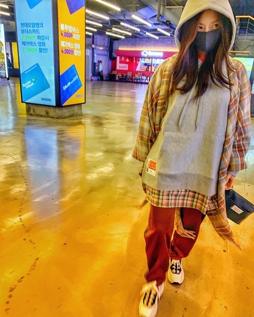Ảnh hot sao Hàn: Lisa vô tình lộ vòng 3 phẳng lì