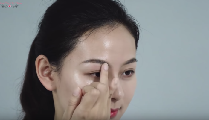 Những câu hỏi thường gặp khi sử dụng kem mắt