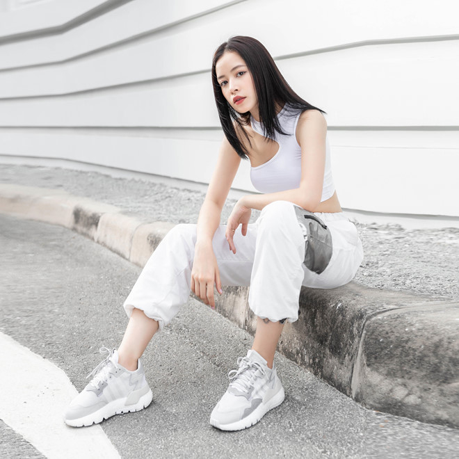 Trang phục xuống phố ngày nắng nóng của mỹ nhân Việt
