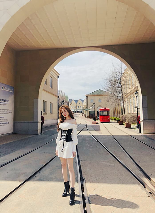 Trường Giang nịnh đầm vợ, Trấn Thành - Hari Won khóa môi ở Paris