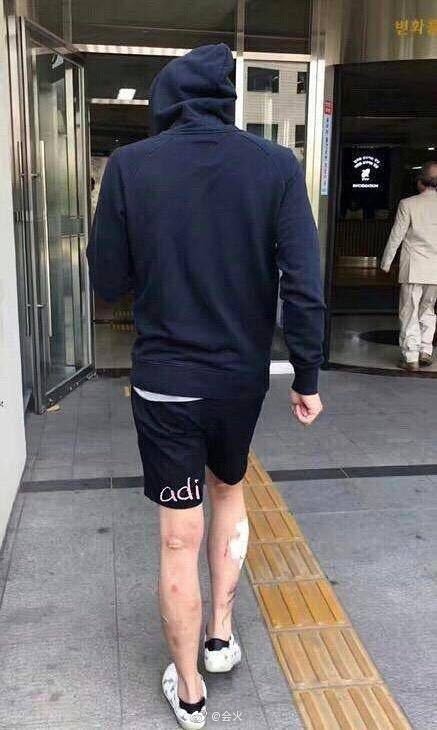 Từ khoá Đôi chân của Yoochun lọt top tìm kiếm trên Weibo