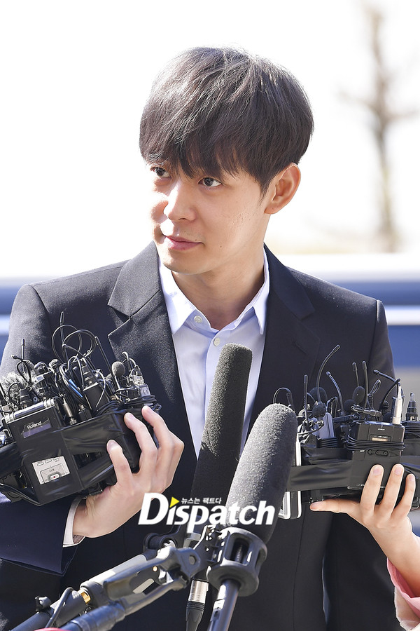 Từ khoá Đôi chân của Yoochun lọt top tìm kiếm trên Weibo