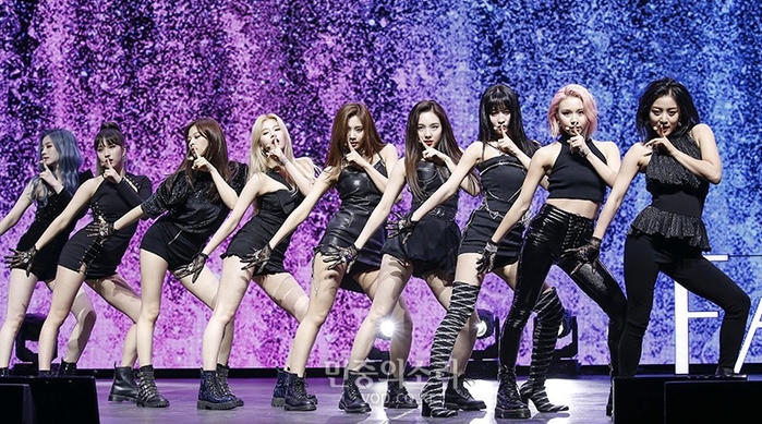 TWICE đã hết thời “bánh bèo”, “lột xác” ngoạn mục thế này đây