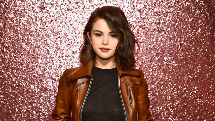 Vóc dáng trồi sụt thất thường của Selena