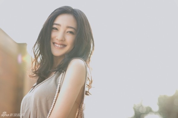 Vương Lệ Khôn mang danh tiểu tam khiến mẹ chồng tương lai chê bai