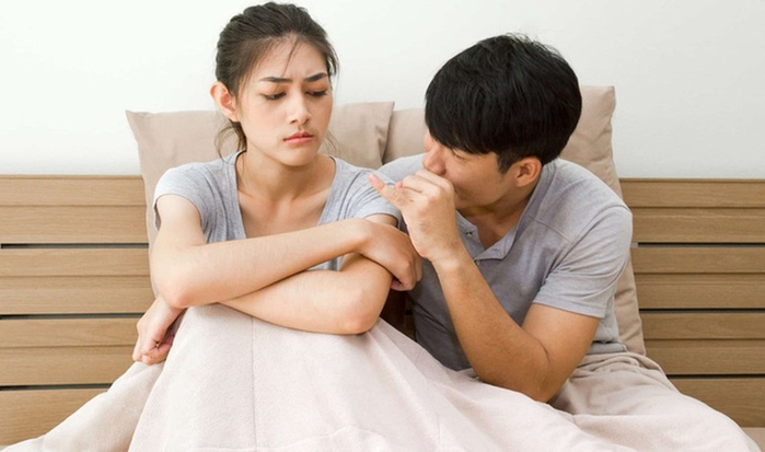 Yêu điện thoại hơn cả nửa kia, vợ chồng hục hặc mãi không có hồi kết