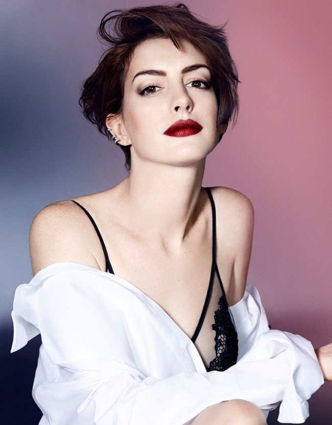 Yêu nữ thích hàng hiệu Anne Hathaway: Giờ đây gương mặt lão hoá