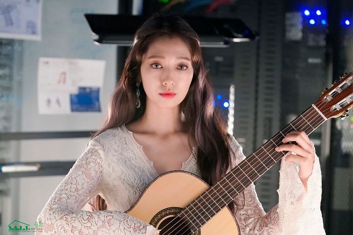 Hội tình cũ của Lee Min Ho quá xịn, nàng thơ Kim Go Eun bị ném đá?