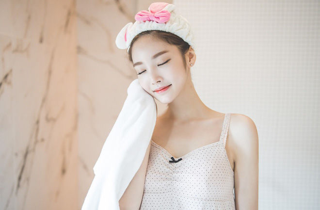 7 bước dưỡng da buổi tối giúp da sáng mịn, láng bóng
