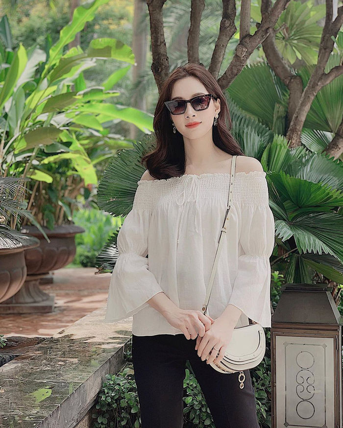 Phong cách sao Việt: Nhã Phương khoe vai trần nuột nà