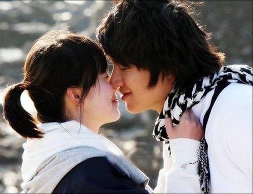Hội tình cũ của Lee Min Ho quá xịn, nàng thơ Kim Go Eun bị ném đá?