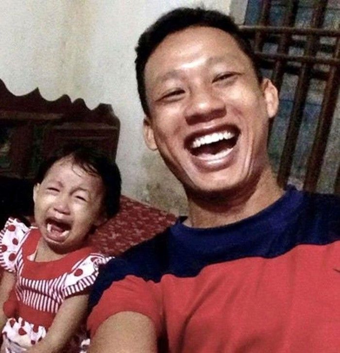 Thú vị về sự khác nhau giữa bố và mẹ khi trông con