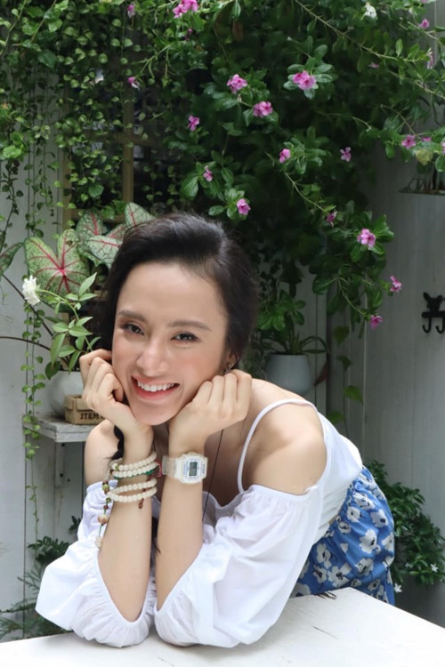 Angela Phương Trinh gây sốc với vẻ ngoài gầy gò, hốc hác sau thơ