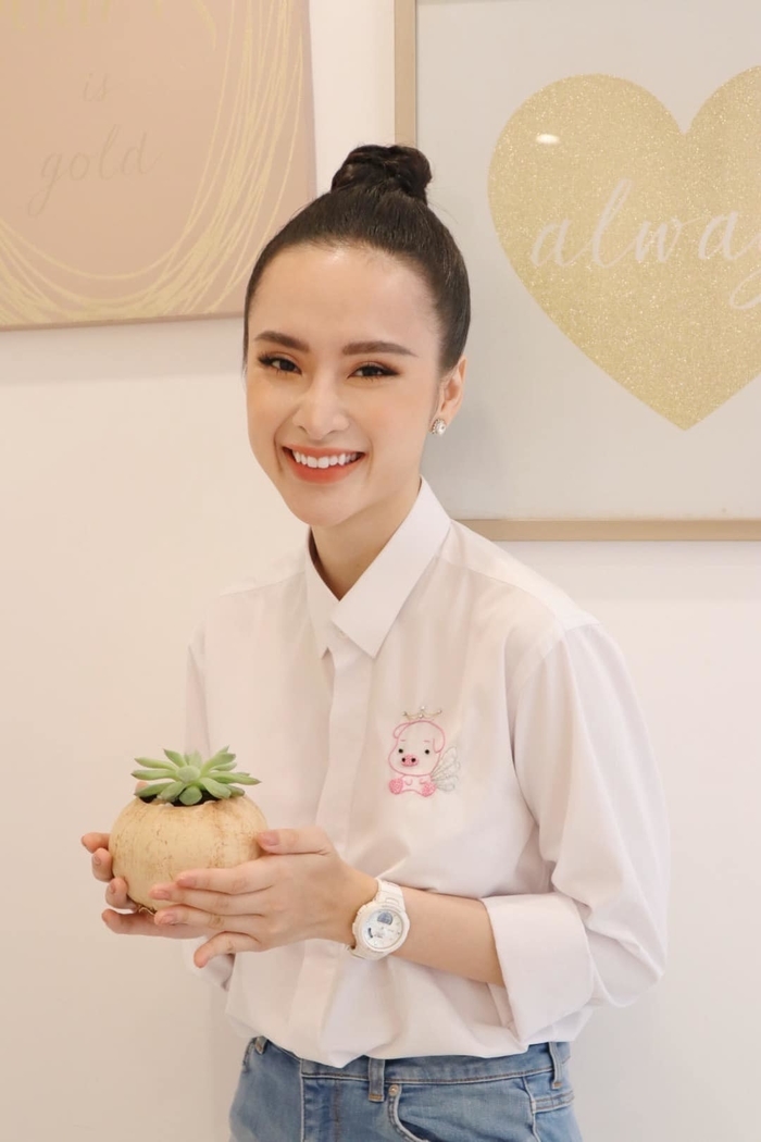 Angela Phương Trinh gây sốc với vẻ ngoài gầy gò, hốc hác sau thơ