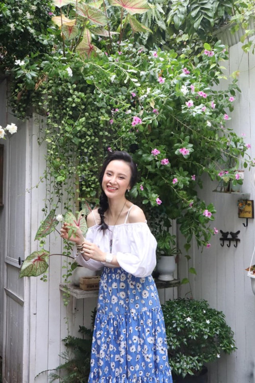 Angela Phương Trinh gây sốc với vẻ ngoài gầy gò, hốc hác sau thơ