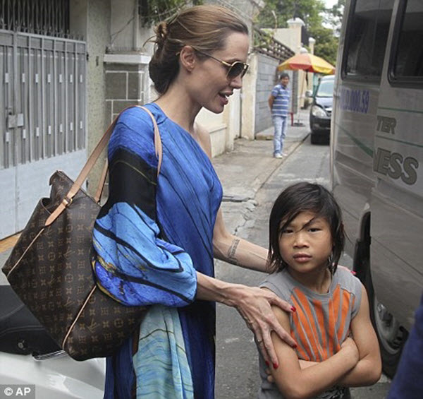 6 nhóc tỳ nhà Jolie-Pitt thay đổi thế nào?