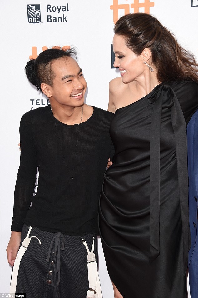6 nhóc tỳ nhà Jolie-Pitt thay đổi thế nào?