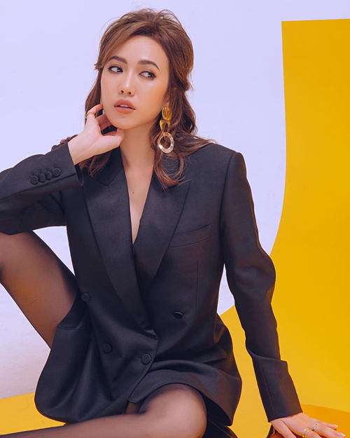 Ảnh hot sao Việt: Hòa Minzy và bạn trai sắp về chung 1 nhà?