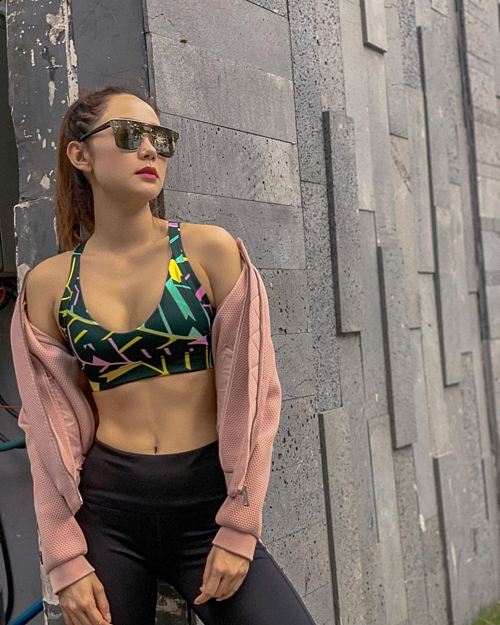 Ảnh hot sao Việt: Hòa Minzy và bạn trai sắp về chung 1 nhà?