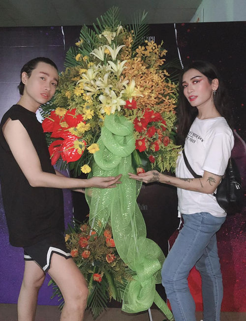 Ảnh hot sao Việt: Hòa Minzy và bạn trai sắp về chung 1 nhà?