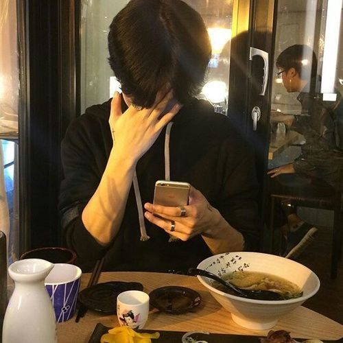 Anh sẽ trả tiền hết 3 bát phở để sau này em nấu phở cho anh ăn cả đời