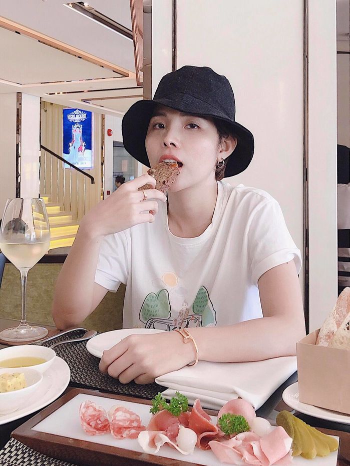 Ảnh thời thơ bé khó nhận ra của các cô nàng tomboy cá tính nhất Vbiz