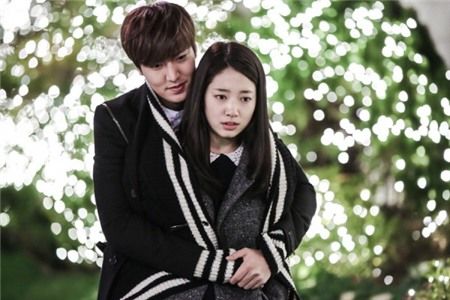 Hội tình cũ của Lee Min Ho quá xịn, nàng thơ Kim Go Eun bị ném đá?