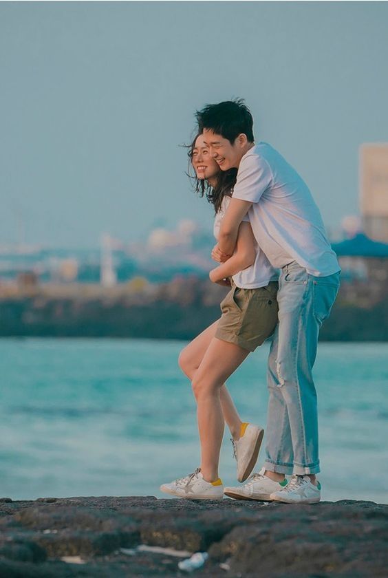 Các cặp đôi hạnh phúc thường không công khai tình yêu lên MXH