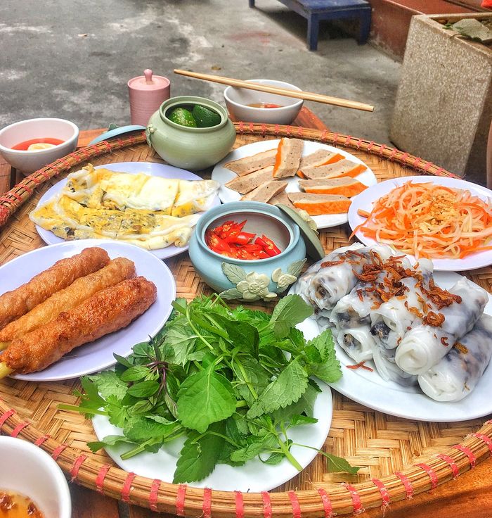 Ở Hà Nội cầm 30.000 đồng đi chơi, ăn gì ngon - bổ - rẻ mà vẫn no căng?