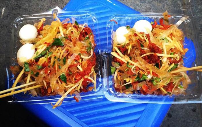 Cằm trên tay 20K ăn gì vừa ngon vừa rẻ ở quận 1?