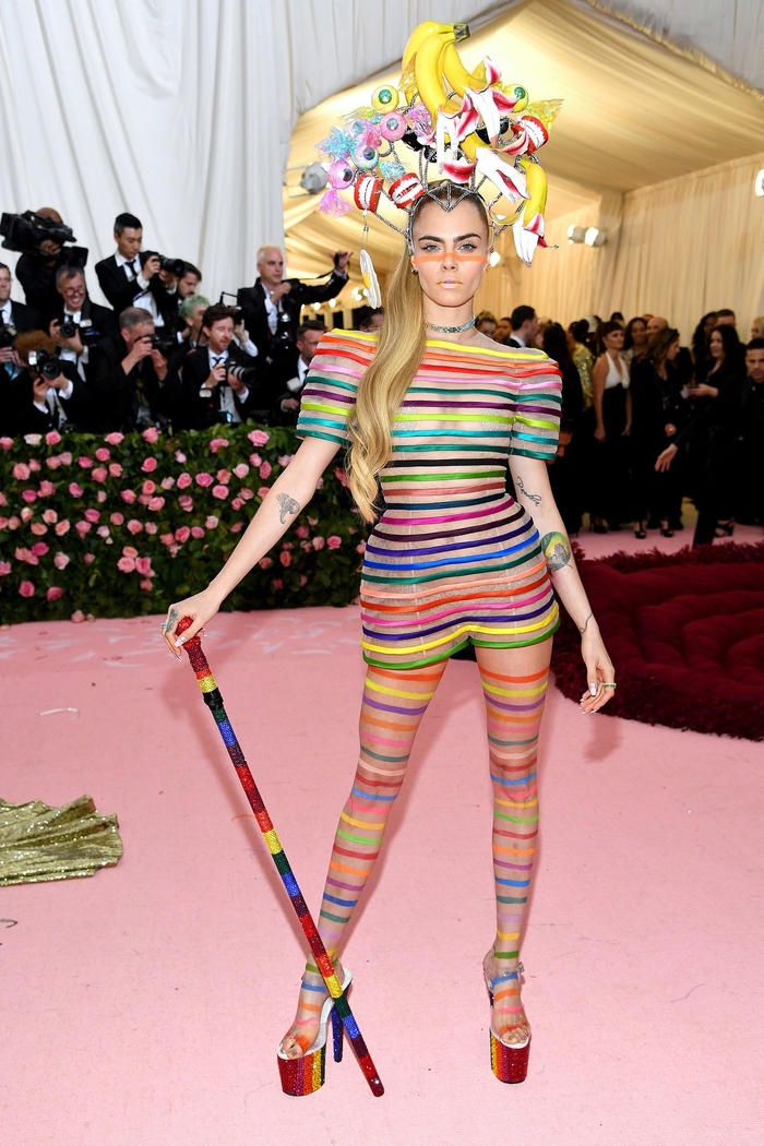 Chiếm thảm đỏ Met Gala 2019 15 phút Lady Gaga 3 lần lột váy