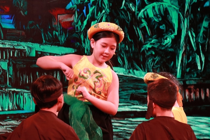 Cậu ấm cô chiêu nhà NSND Hồng Vân