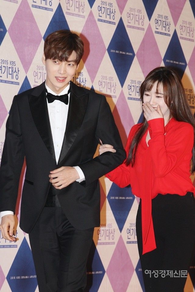 Nhờ Goo Hye Sun chăm sóc mà Ahn Jae Hyun lột xác khó ngờ