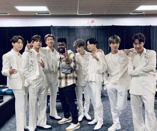 Chênh lệch ngoại hình khó tin giữa sao US-UK và sao Kpop